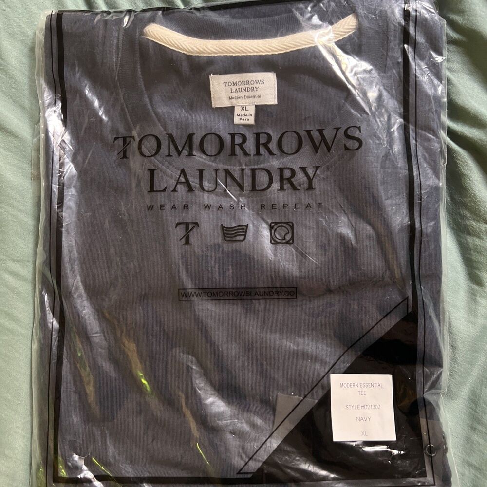 Tomorrow's Laundry Modern Essential Tee Navy XL #D21302 New w/ Tag